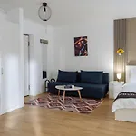 New Building -- Downtown Tineretului Oasis -- Self Check-in --1min Metro Station Daire