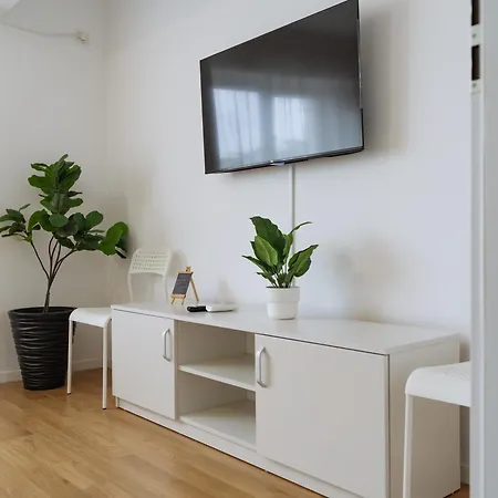 Daire New Building -- Downtown Tineretului Oasis -- Self Check-in --1min Metro Station Bükreş