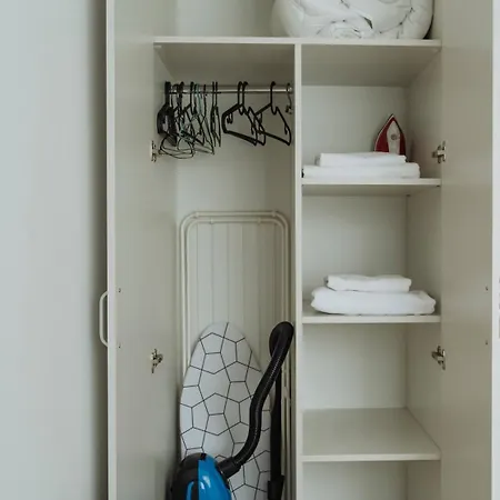 New Building -- Downtown Tineretului Oasis -- Self Check-in --1min Metro Station Bukareszt