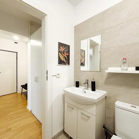 New Building -- Downtown Tineretului Oasis -- Self Check-in --1min Metro Station