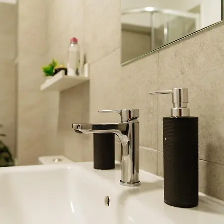 Apartment New Building -- Downtown Tineretului Oasis -- Self Check-in --1min Metro Station Bukarest