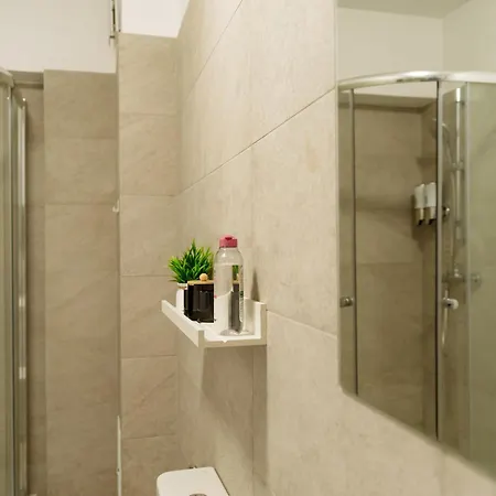 New Building -- Downtown Tineretului Oasis -- Self Check-in --1min Metro Station Apartment Bukarest