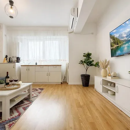 New Building -- Downtown Tineretului Oasis -- Self Check-in --1min Metro Station * Bukarest