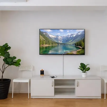 New Building -- Downtown Tineretului Oasis -- Self Check-in --1min Metro Station