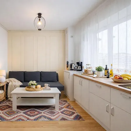 New Building -- Downtown Tineretului Oasis -- Self Check-in --1min Metro Station Apartment Bukarest