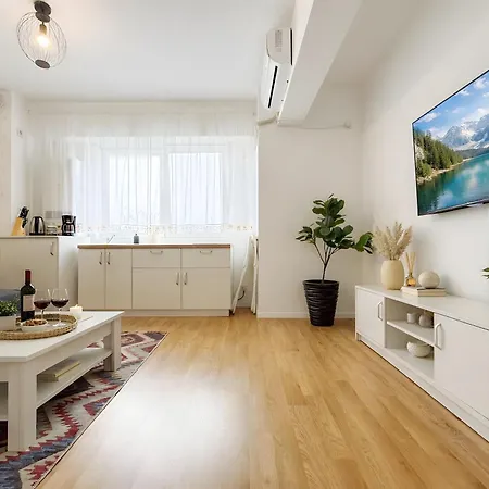 New Building -- Downtown Tineretului Oasis -- Self Check-in --1min Metro Station Бухарест