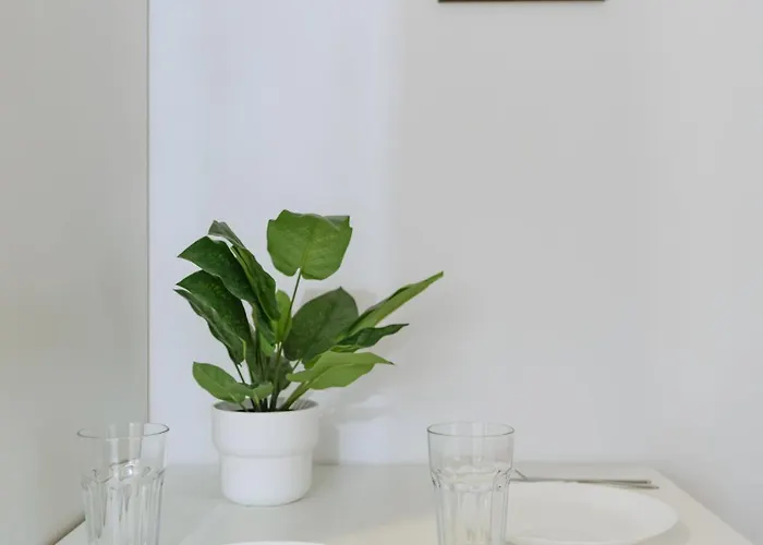 New Building -- Downtown Tineretului Oasis -- Self Check-in --1min Metro Station Apartamento *