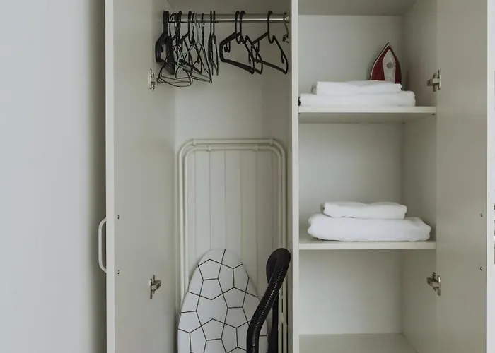 New Building -- Downtown Tineretului Oasis -- Self Check-in --1min Metro Station Apartamento *