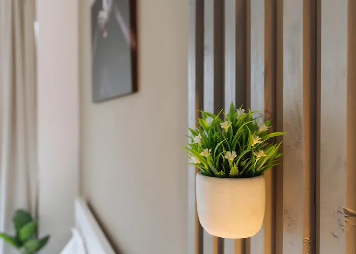 New Building -- Downtown Tineretului Oasis -- Self Check-in --1min Metro Station Apartamento *