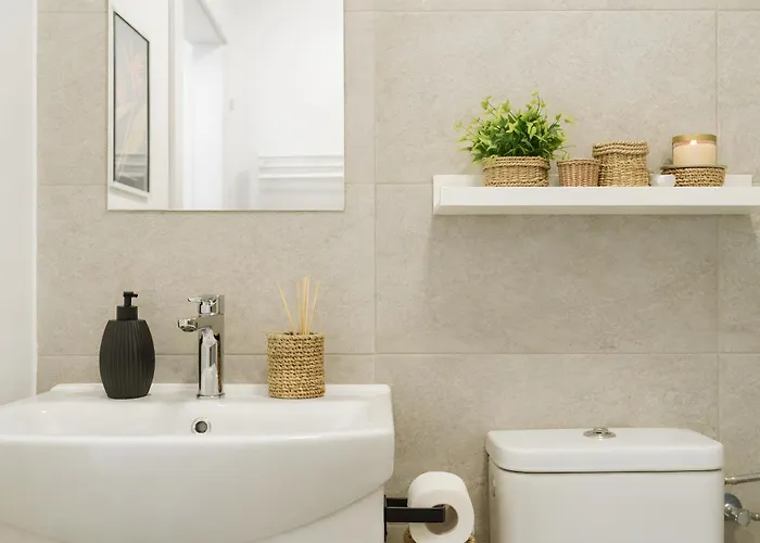 New Building -- Downtown Tineretului Oasis -- Self Check-in --1min Metro Station Apartamento