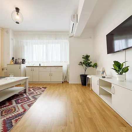 New Building -- Downtown Tineretului Oasis -- Self Check-in --1min Metro Station Bucureşti